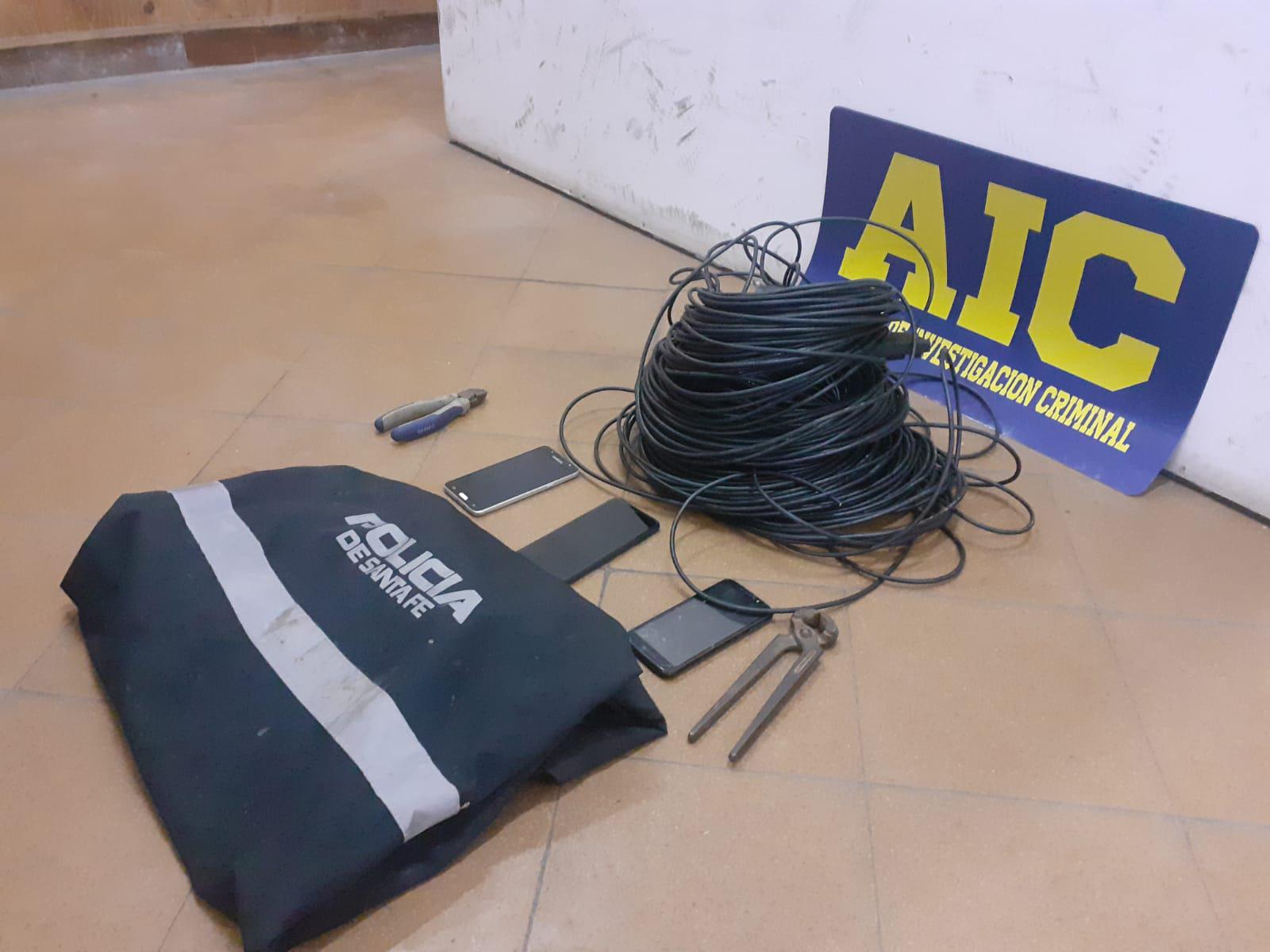 DETIENEN A UNA MUJER EN LAGUNA PAIVA POR ROBO Y VENTA DE CABLES