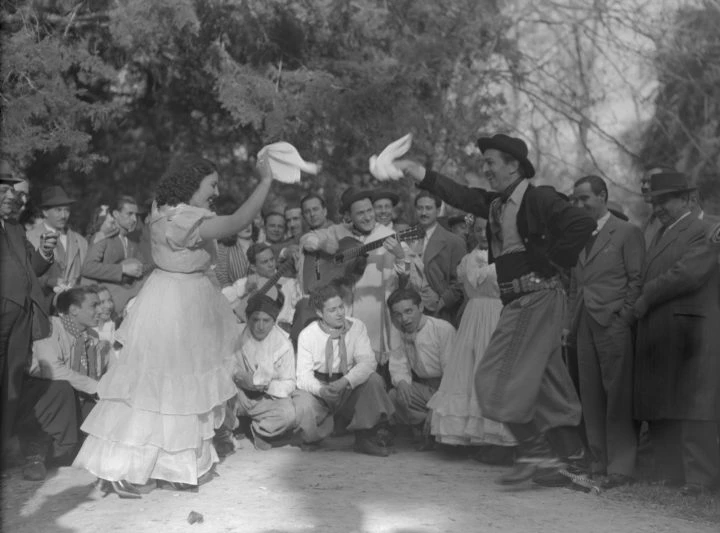 Walt-baila-una-samba-durante-un-asado-de-Dibujantes-720x533.jpg