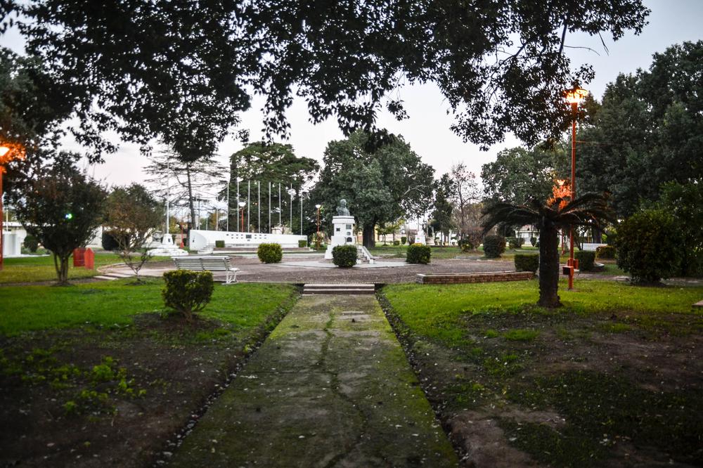 Plaza_principal_Grutly_(Santa_Fe)_2