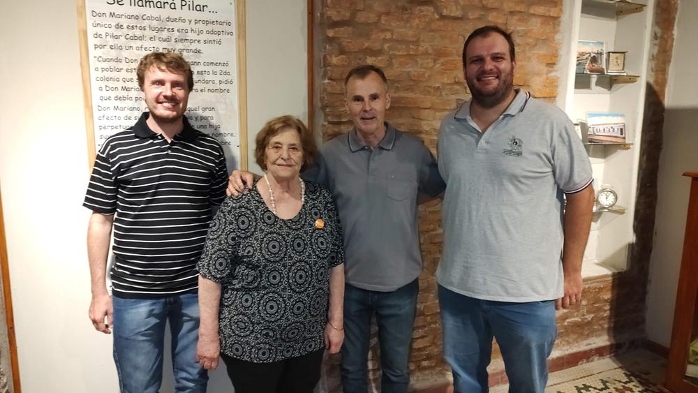 IMG_20231117_214916081_BURST000_COVER_TOP