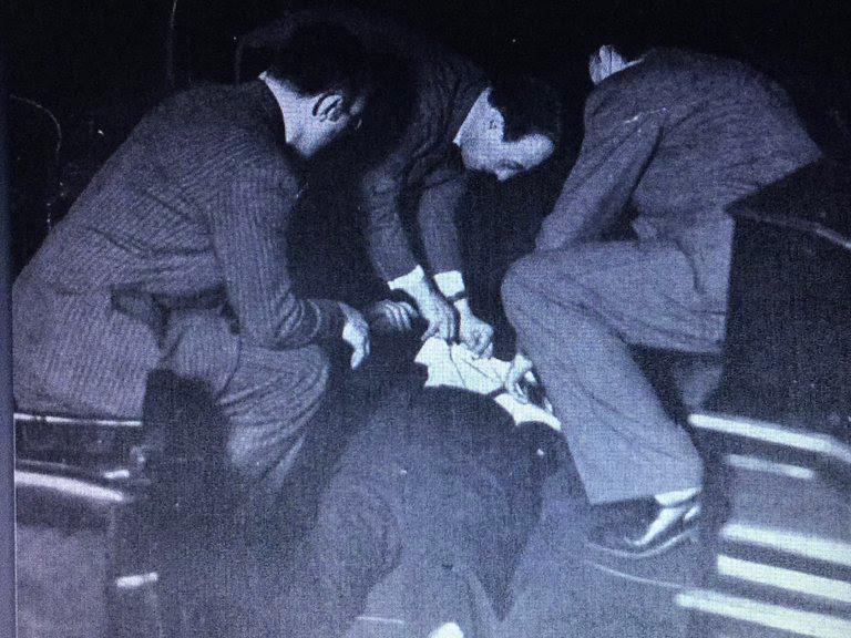 Reconstruccion-del-asesinato-de-Bordabehere.-Esta-produccion-fotografica-fue-publicada-en-la-revista-Caras-y-Caretas-del-3-de-agosto-de-1935.