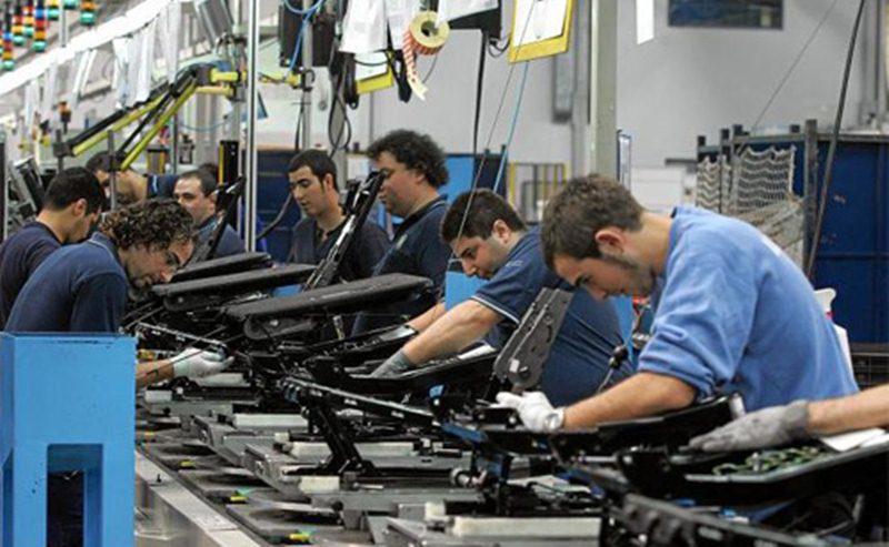 trabajadores-en-fabrica