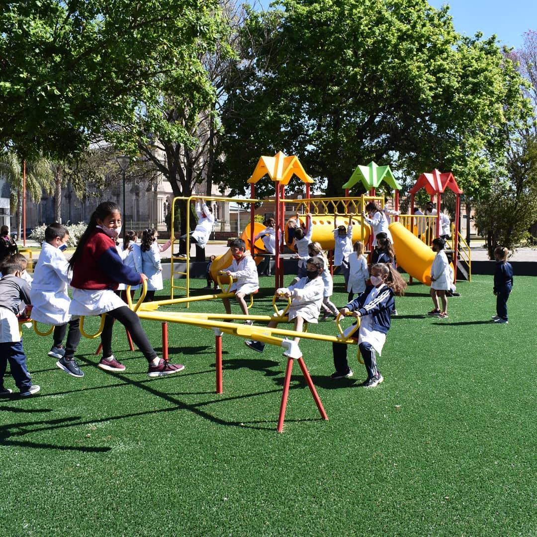 242010505_1759617067582104_1343558342084686610_n