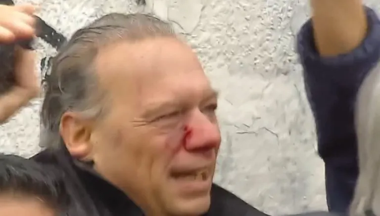 77240-colectiveros-agredieron-a-sergio-berni-durante-una-protesta