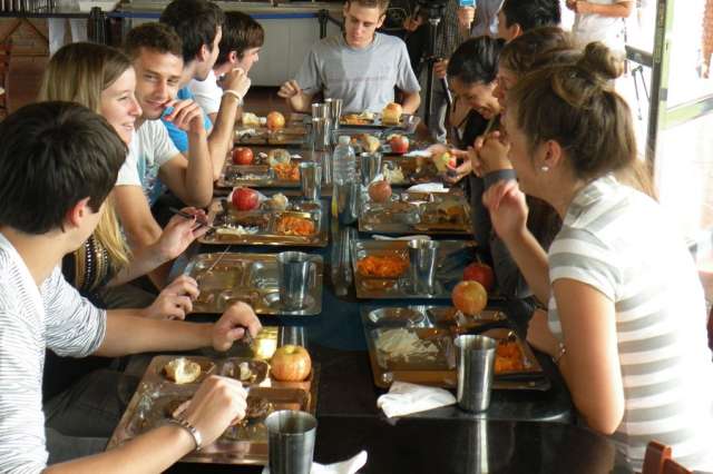 Almuerzo-en-el-Comedor-Universitario-7web_vga