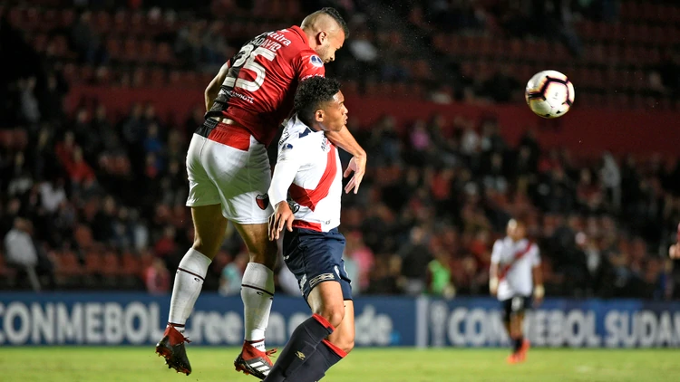 colon-deportivo-municipal-copa-sudamericana-2