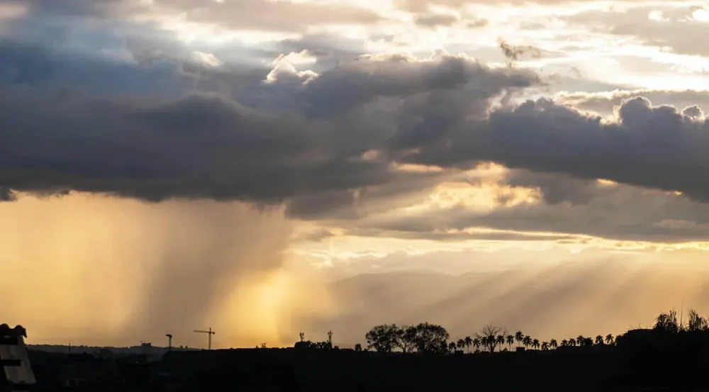 sol-y-lluvia-scaled-1-1536x849
