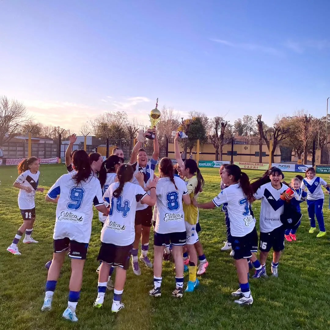 🏆 ¡Campeonas del Torneo Guillermito! Este fin de semana, la categoría Sub15 junto a la Sub10 de @fo (1)