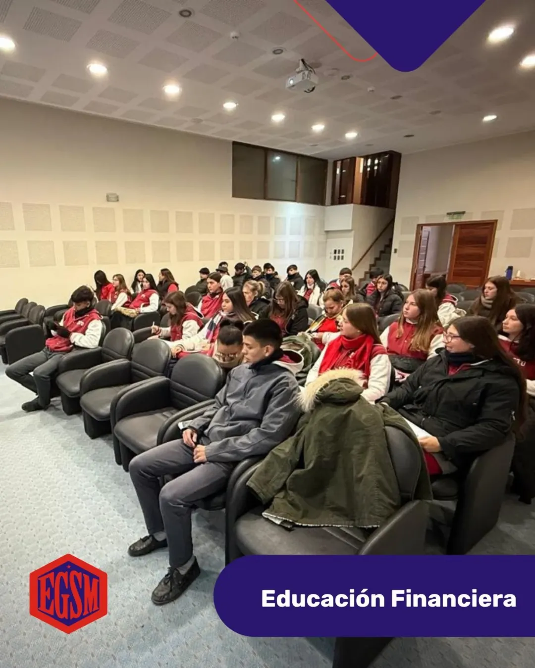 El día martes por la mañana los alumnos de 5to B y 6to año participaron del segundo encuentro del curso...cotros dos módulos previstos.Agradecemos especialmente a la Cooperativa Guillermo Lehmann por ceder las instalaciones. (3)