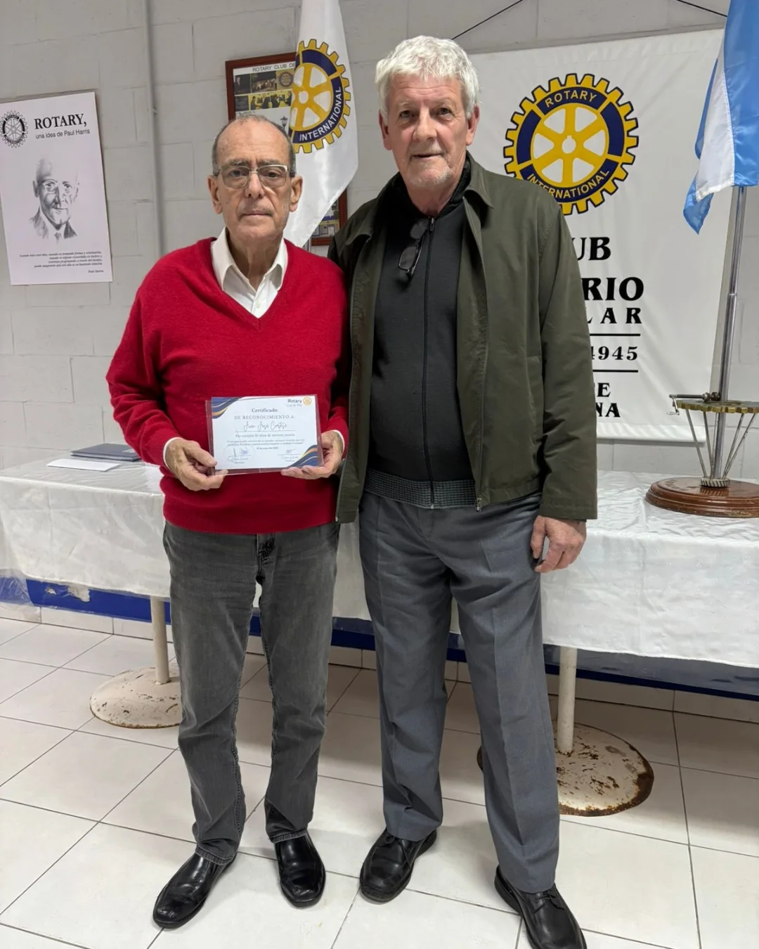 ✨ Reconocimiento por 25 años de compromiso ✨La pasada reunión no fue una más, ya que celebramos 25 a...ñromiso y la entrega desinteresada de servicio!! 🙌#Rotary #25AñosDeServicio #Reconocimiento #Compromiso #RotaryClub (2)