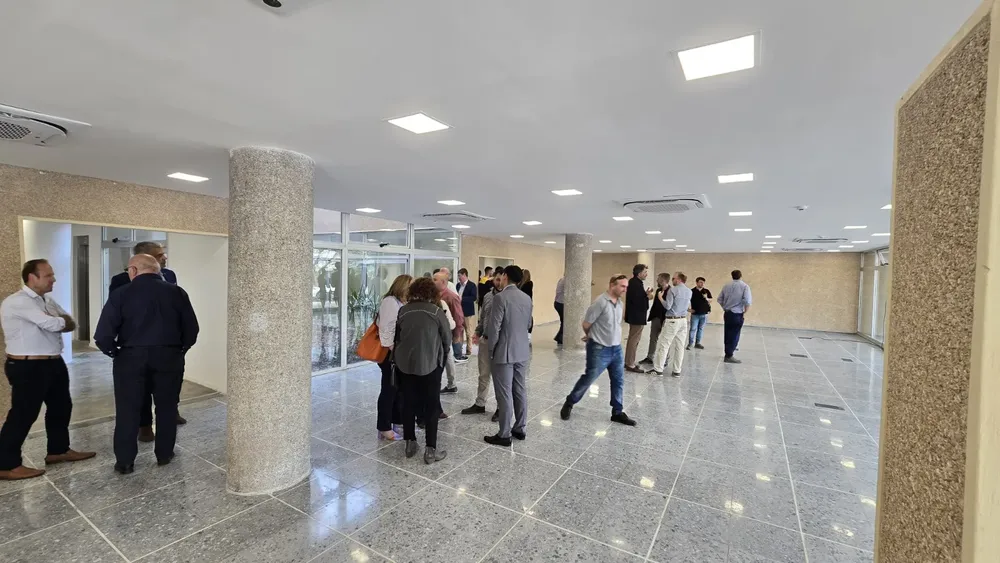 ef2b6194-6333-40f6-bf72-134b096d26d1