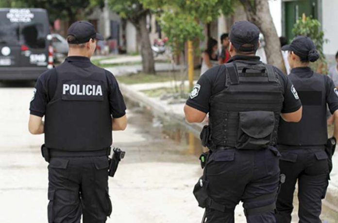 policia1-730x481-1-696x459