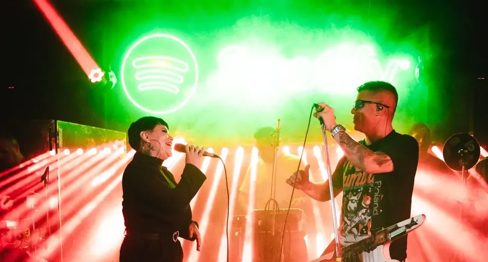 @Luzziph-07900-1365x733