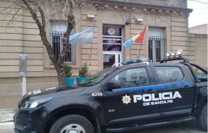 polis10-696x445