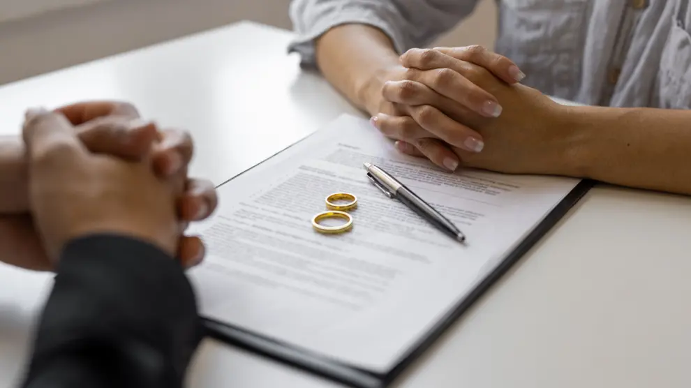 acuerdo-de-divorcio-y-anillos-de-boda